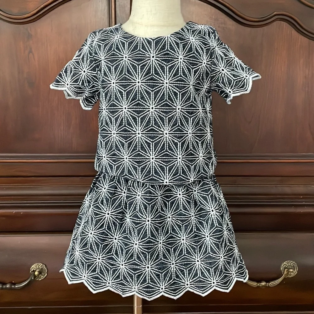OshKosh B'gosh Girls 5T Navy White Eyelet Lace Top & Skirt Set VGUC